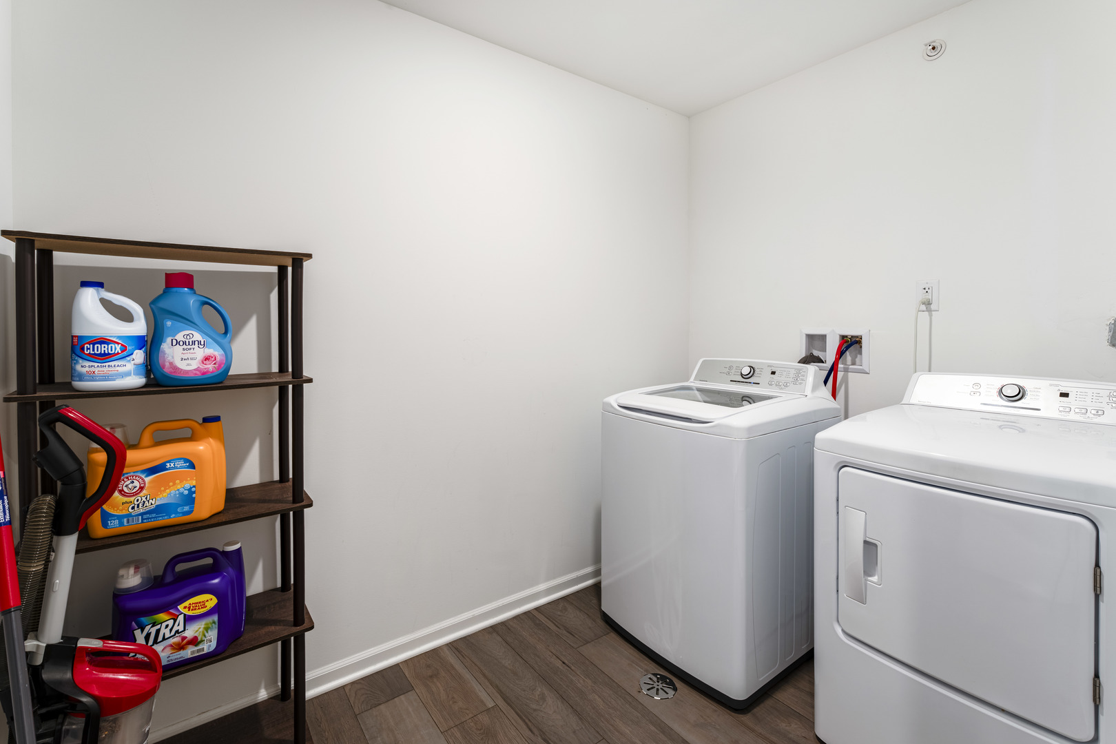 482 Comstock Road South Elgin, IL 60177 - Photo 23 of 23 a utility room with dryer and washer