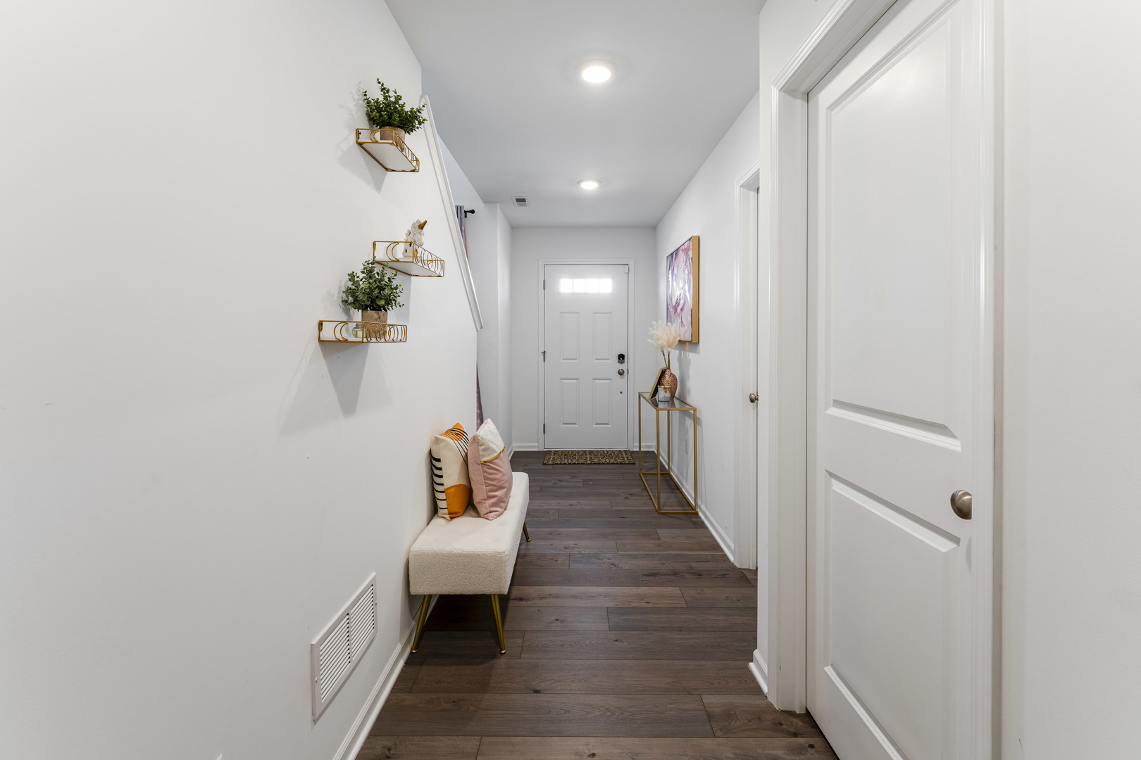 482 Comstock Road South Elgin, IL 60177 - Photo 4 of 23 a hallway with wooden floor
