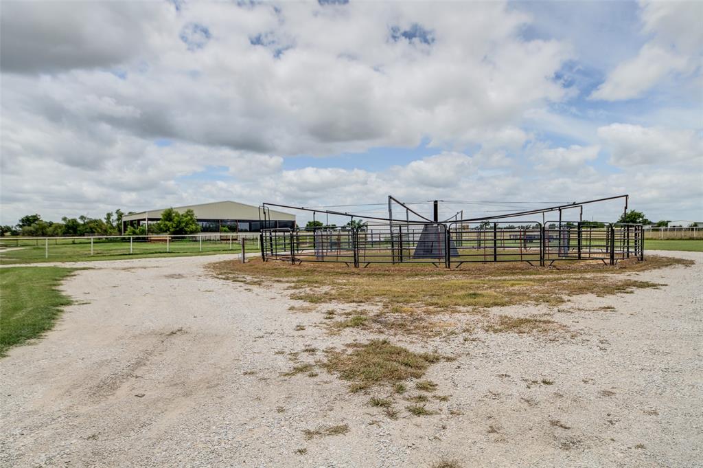 10609 Jackson Road Krum, TX 76249 - Photo 34 of 38