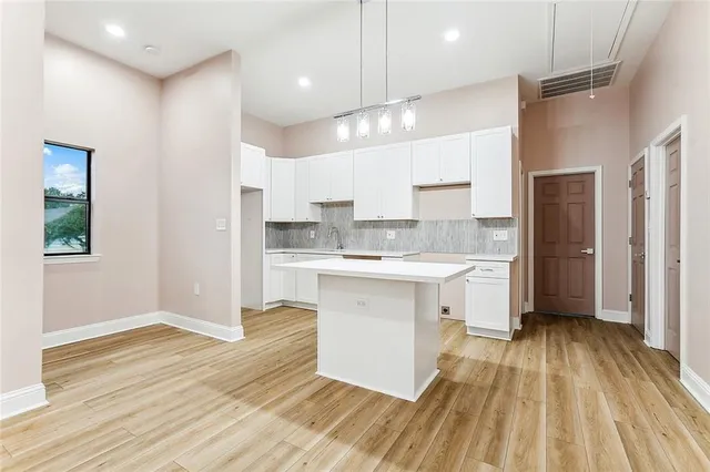 $2,000 | 2017 North Villere Street, Unit 2, New Orleans, LA 70116