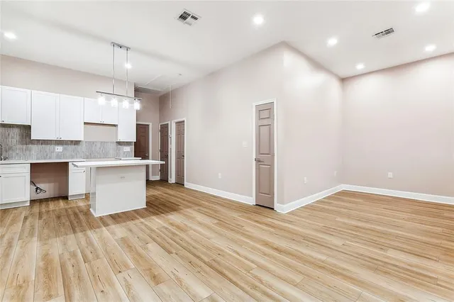 $2,000 | 2017 North Villere Street, Unit 2, New Orleans, LA 70116