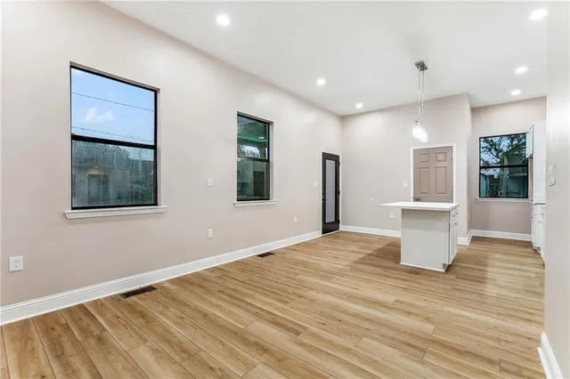 $2,000 | 2017 North Villere Street, Unit 2, New Orleans, LA 70116