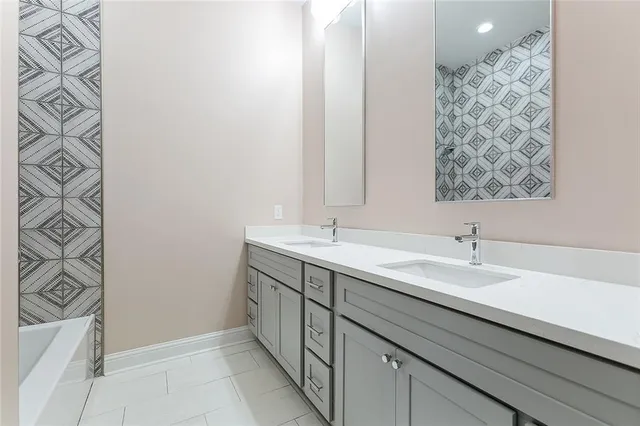 $2,000 | 2017 North Villere Street, Unit 2, New Orleans, LA 70116