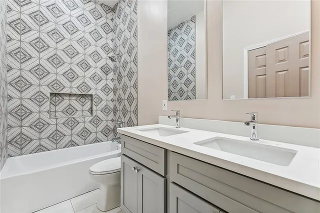 $2,000 | 2017 North Villere Street, Unit 2, New Orleans, LA 70116