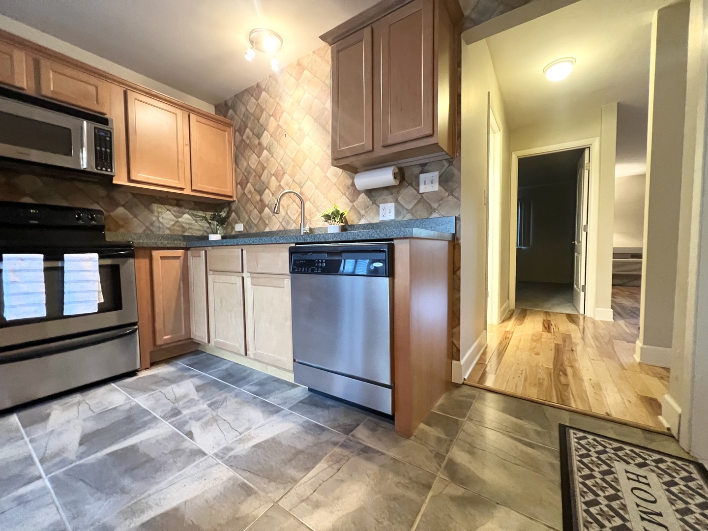 2219 Nichols Road, Unit 17A Arlington Heights, IL 60004 - Photo 9 of 19