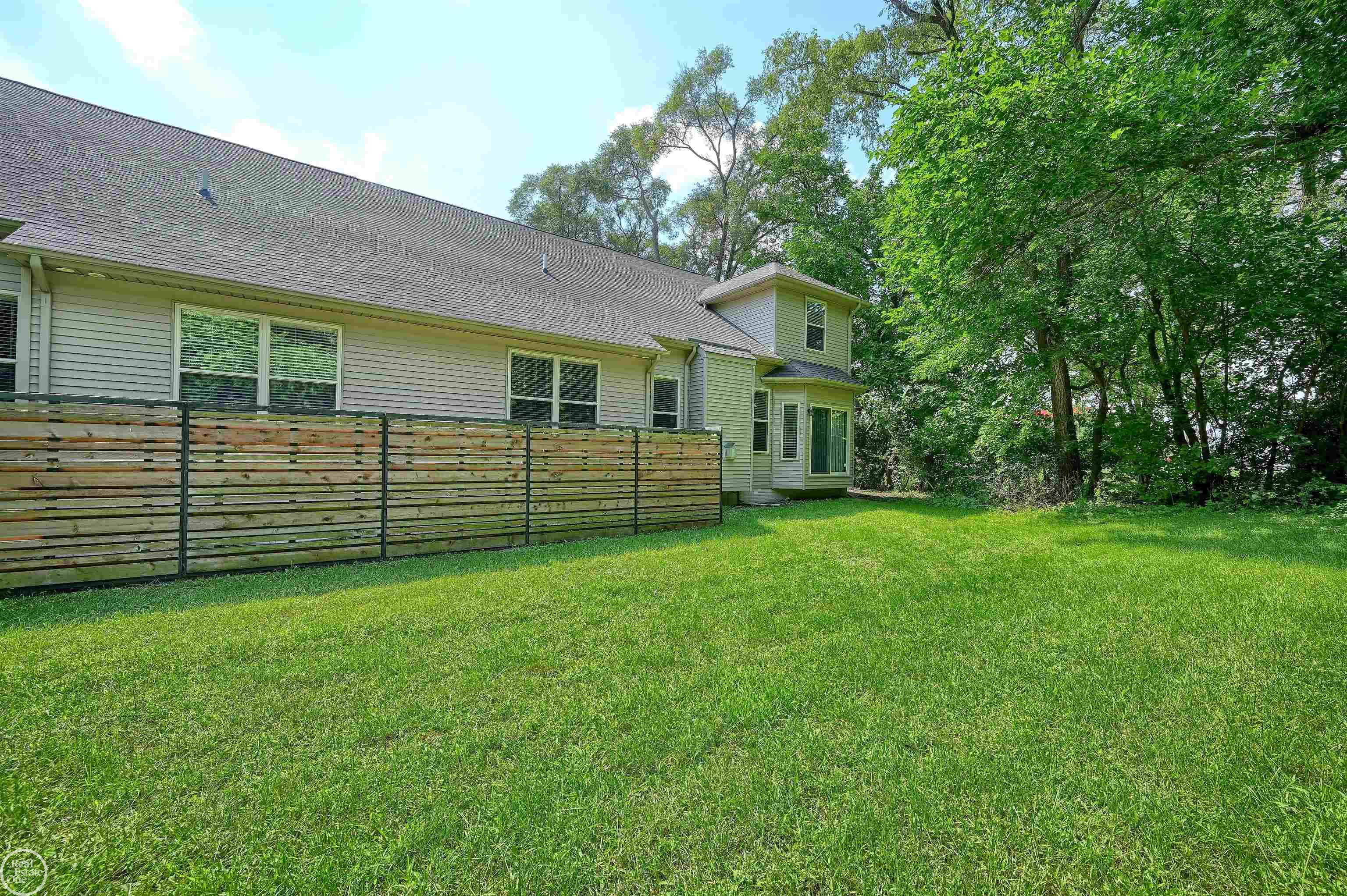 8199 22 Mile Road, Unit RIGHT SIDE ) Utica, MI 48317 - Photo 28 of 59