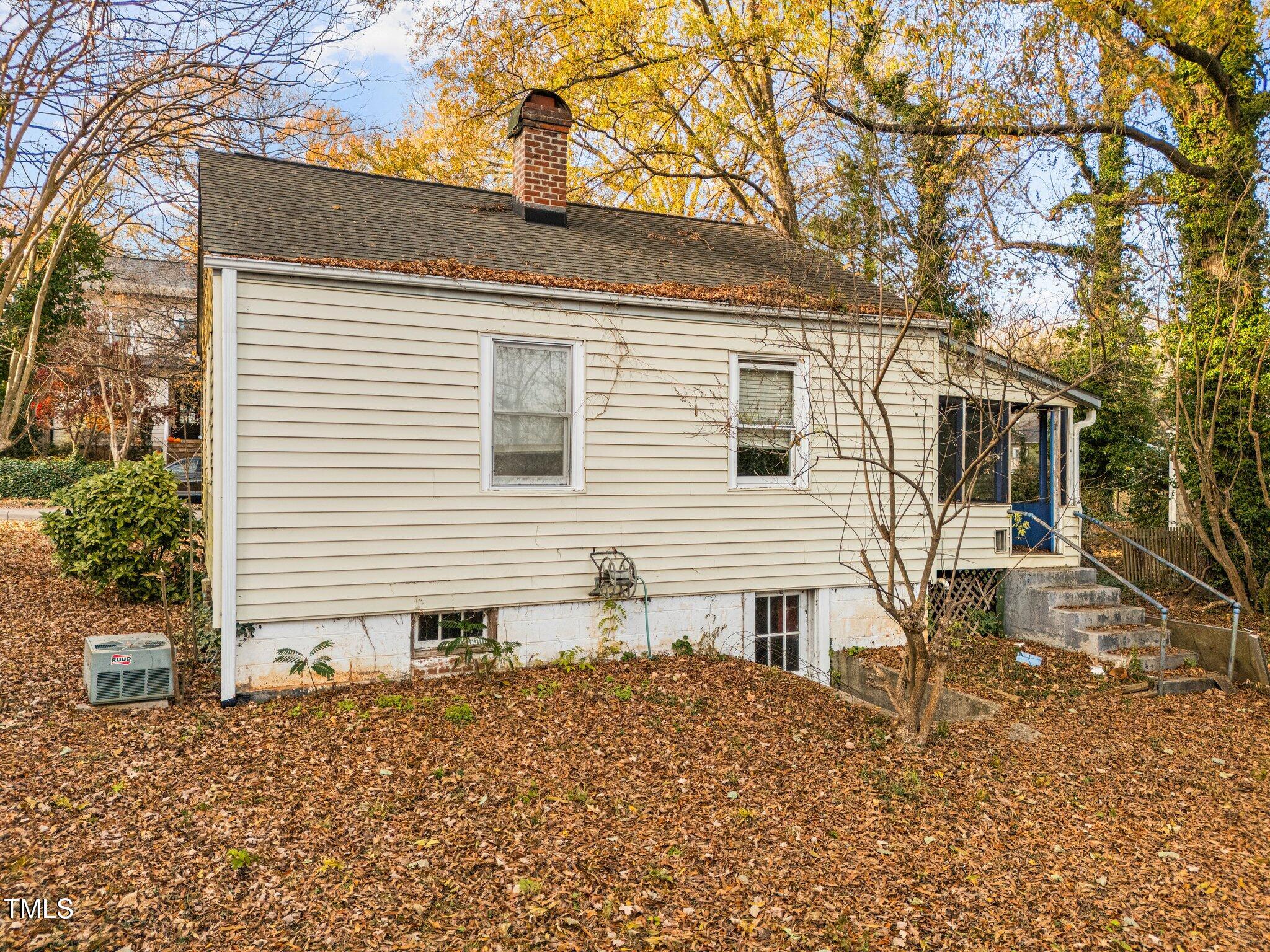 307 Bickett Boulevard Raleigh, NC 27608 - Photo 7 of 11 7-web-or-mls-DJI_20241204152055_0083_D