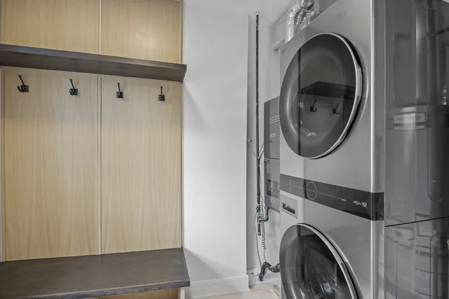 $379,900 | 212 North Louis Street, Mount Prospect, IL 60056