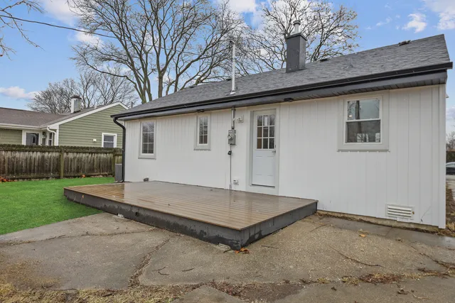 $379,900 | 212 North Louis Street, Mount Prospect, IL 60056