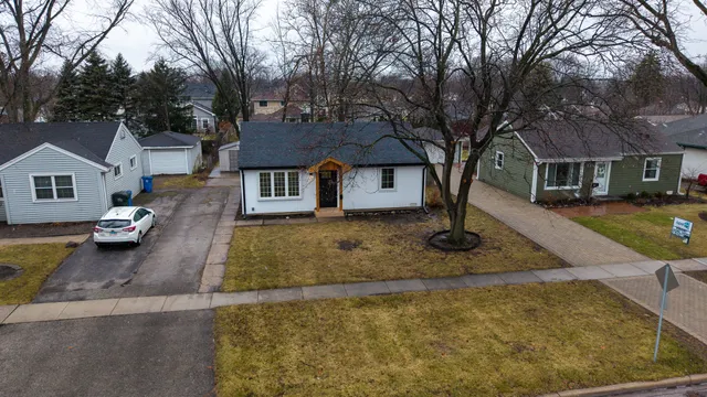 $379,900 | 212 North Louis Street, Mount Prospect, IL 60056