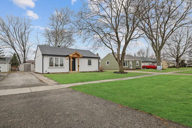 $379,900 | 212 North Louis Street, Mount Prospect, IL 60056