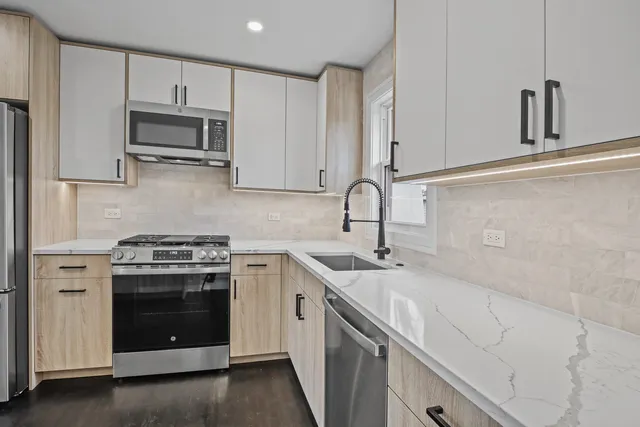 $379,900 | 212 North Louis Street, Mount Prospect, IL 60056