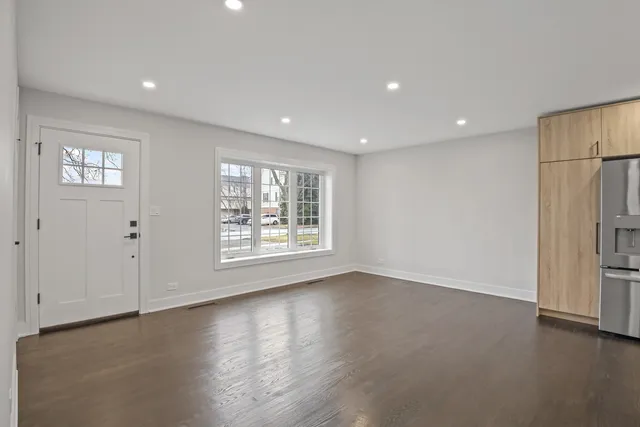 $379,900 | 212 North Louis Street, Mount Prospect, IL 60056