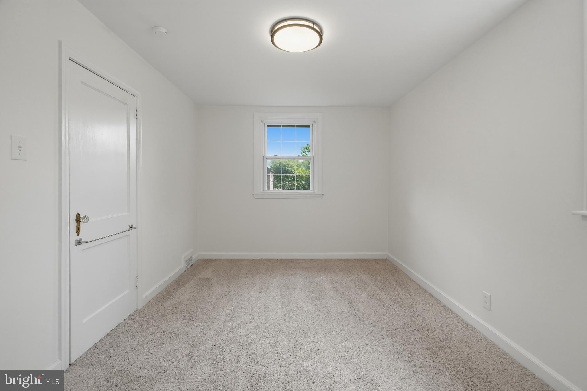 800 Pleasant Hill Road Wallingford, PA 19086 - Photo 25 of 34 an empty room with a window