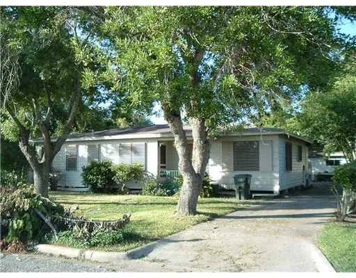 a view of a yard in front of a house with a fountain