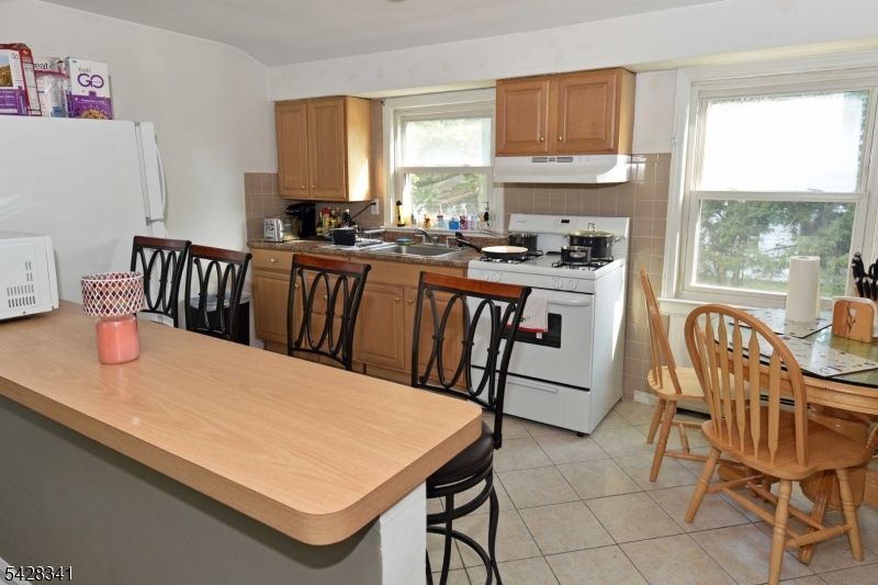 176 Harding Place, Unit 2 Maywood, NJ 07607 - Photo 4 of 17