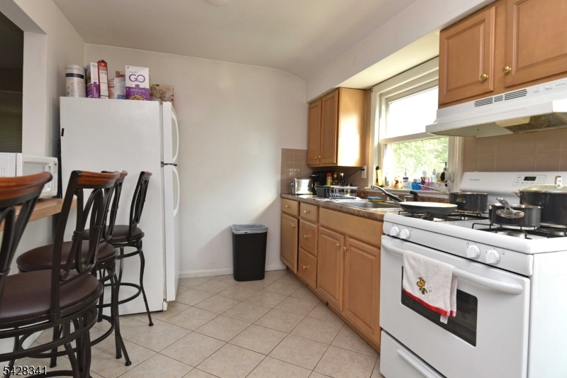176 Harding Place, Unit 2 Maywood, NJ 07607 - Photo 5 of 17
