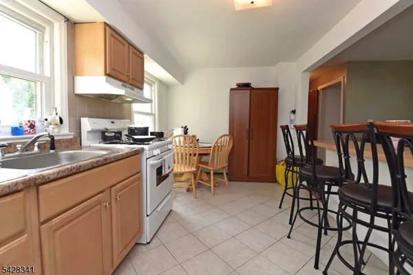 $1,750 | 176 Harding Place, Unit 2, Maywood, NJ 07607