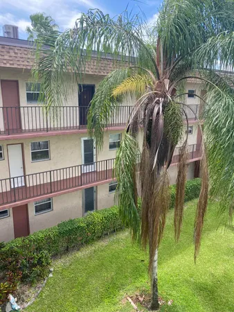 $1,500 | 715 Lori Drive, Unit 304, Palm Springs, FL 33461