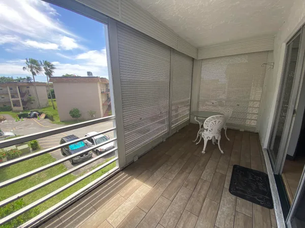 $1,500 | 715 Lori Drive, Unit 304, Palm Springs, FL 33461
