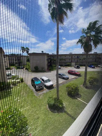 $1,500 | 715 Lori Drive, Unit 304, Palm Springs, FL 33461