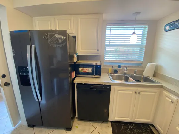 $1,500 | 715 Lori Drive, Unit 304, Palm Springs, FL 33461