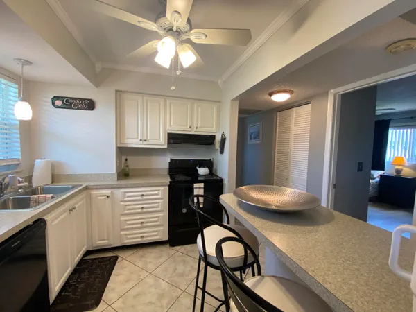 $1,500 | 715 Lori Drive, Unit 304, Palm Springs, FL 33461