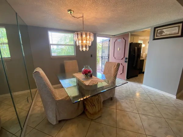 $1,500 | 715 Lori Drive, Unit 304, Palm Springs, FL 33461