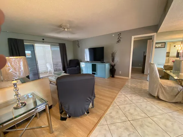 $1,500 | 715 Lori Drive, Unit 304, Palm Springs, FL 33461