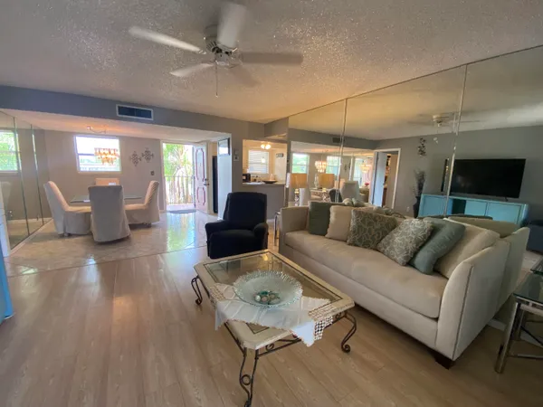 $1,500 | 715 Lori Drive, Unit 304, Palm Springs, FL 33461