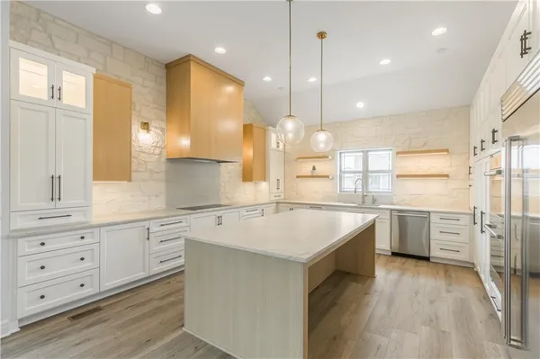 $899,000 | 4215 Greystone Drive, St. Joseph, MO 64505