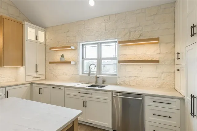 $899,000 | 4215 Greystone Drive, St. Joseph, MO 64505