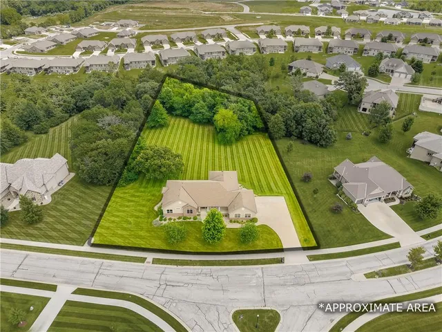 $899,000 | 4215 Greystone Drive, St. Joseph, MO 64505