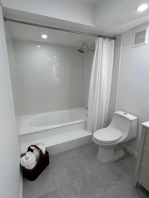 16325 Golf Club Road, Unit 109 Weston, FL 33326 - Photo 18 of 20 a bathroom with a toilet and a bathtub