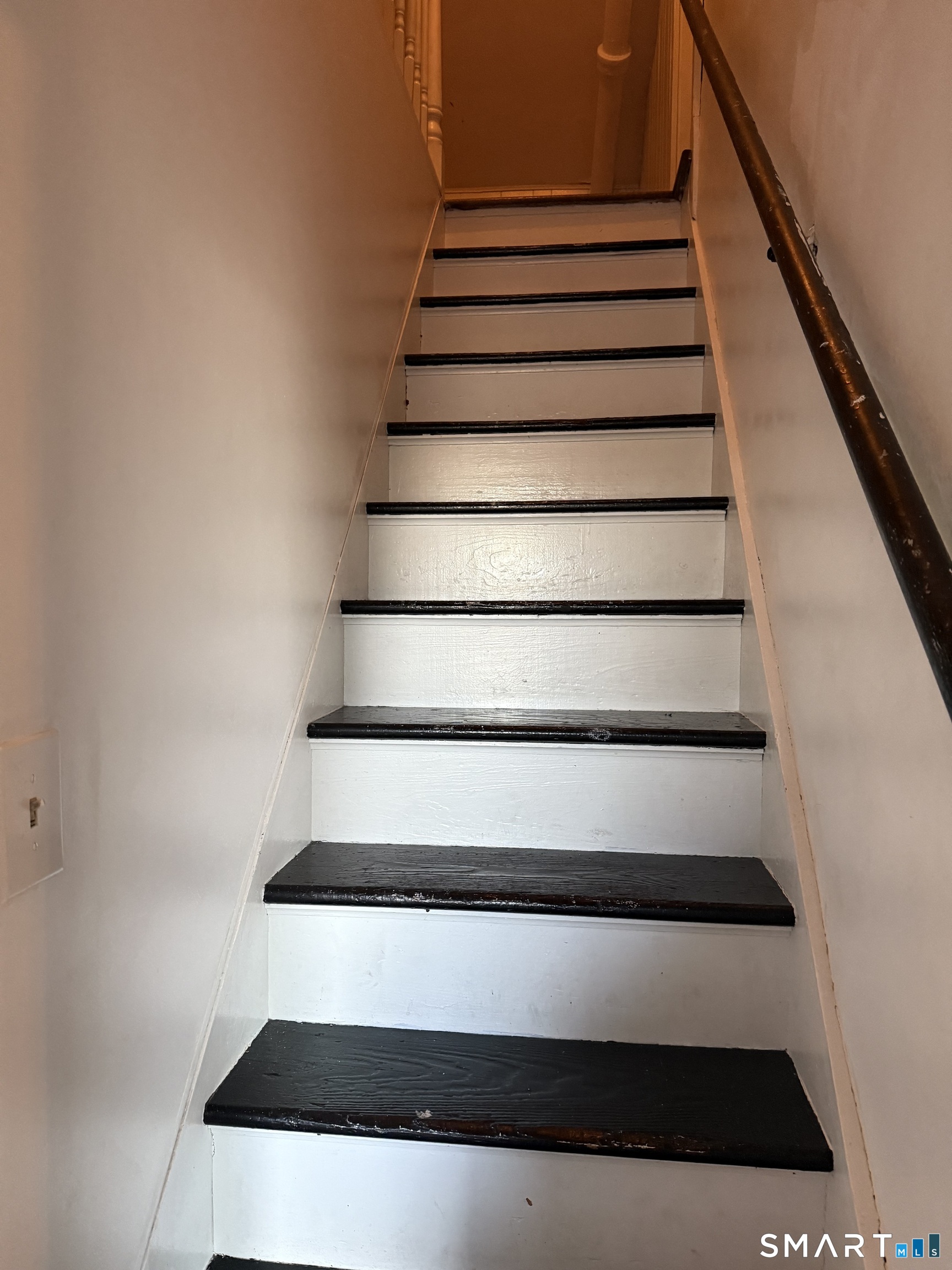 1566 North Avenue Bridgeport, CT 06604 - Photo 7 of 10 a view of entryway