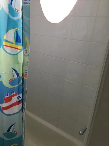 a view of empty room with window