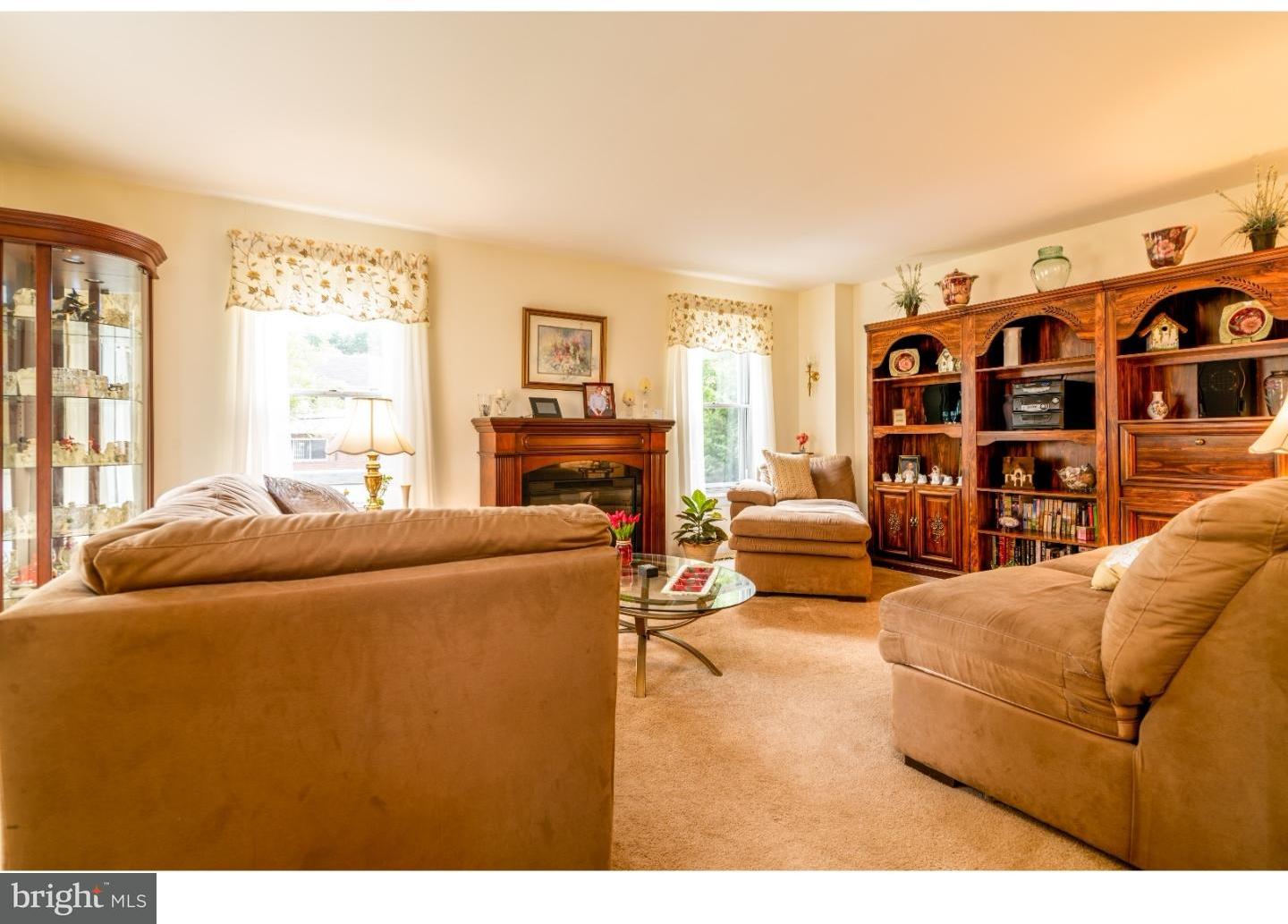 103 Tomlinson Road Philadelphia, PA 19116 - Photo 3 of 25 Living Room