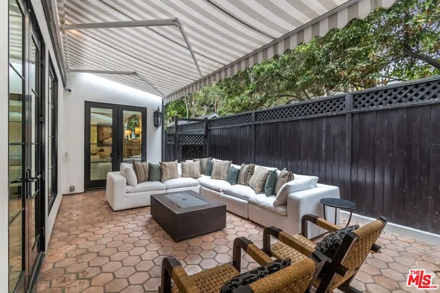 $19,995 | 820 North Vista Street, Los Angeles, CA 90046