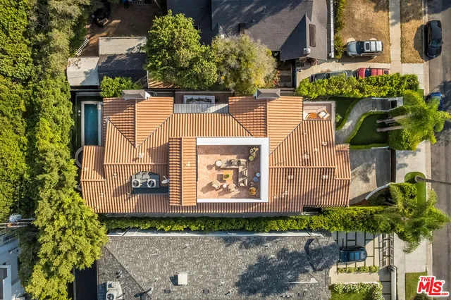 $19,995 | 820 North Vista Street, Los Angeles, CA 90046