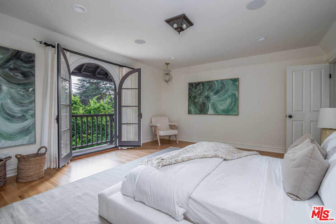 9541 Heather Road Beverly Hills, CA 90210 - Photo 10 of 19