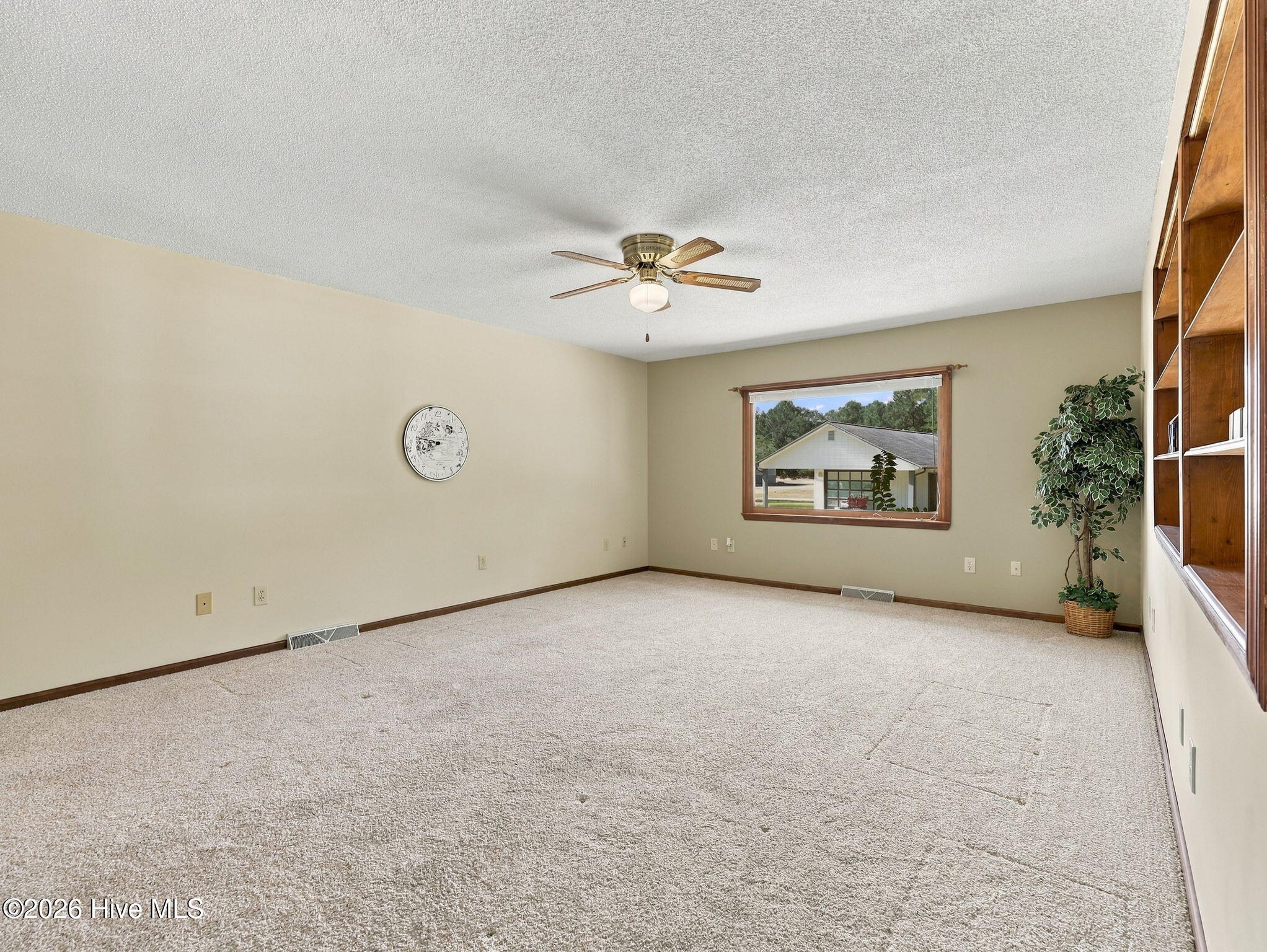519 Edwards Road Jacksonville, NC 28540 - Photo 27 of 61 Oversized Living Room