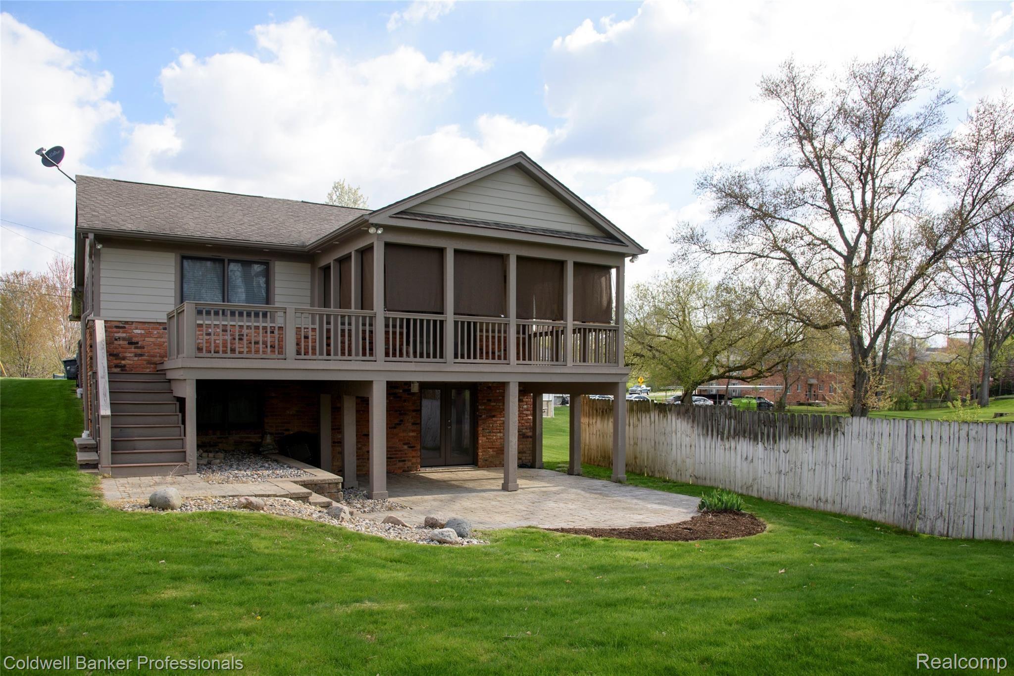 408 Romeo Road Rochester, MI 48307 - Photo 33 of 34 Fantastic back yard perfect for entertaining