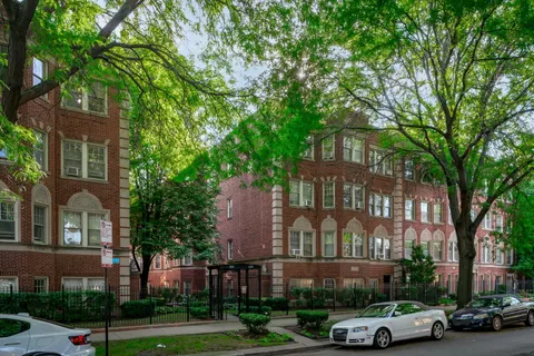 $160,000 | 6131 North Hoyne Avenue, Unit G, Chicago, IL 60659