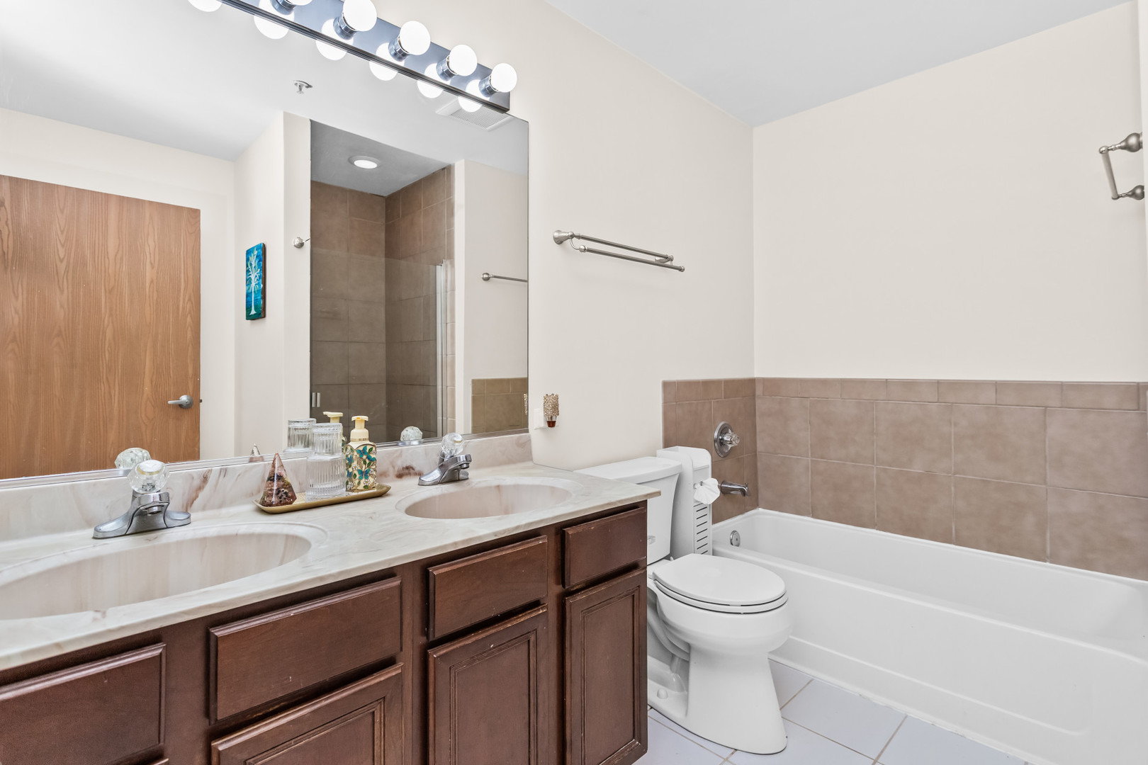 515 Main Street, Unit 401 Evanston, IL 60202 - Photo 10 of 19