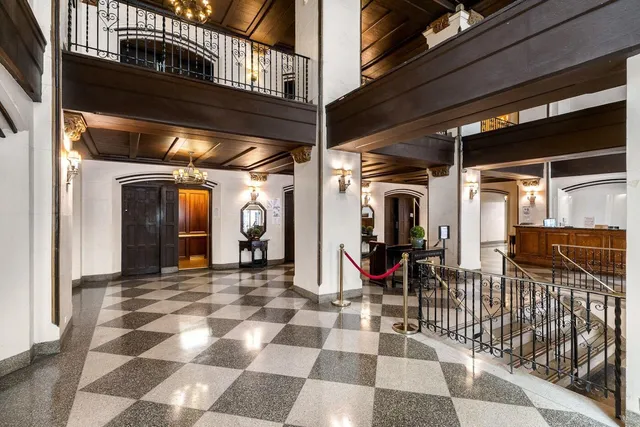 $2,750 | 320 East 42nd Street, Unit 1402 | Murray Hill