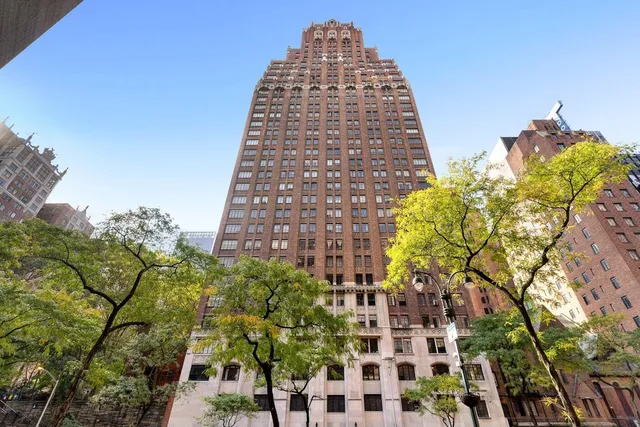 $2,750 | 320 East 42nd Street, Unit 1402 | Murray Hill