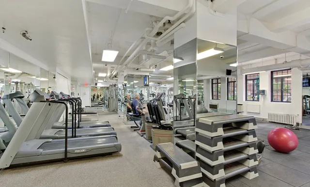 $2,750 | 320 East 42nd Street, Unit 1402 | Murray Hill