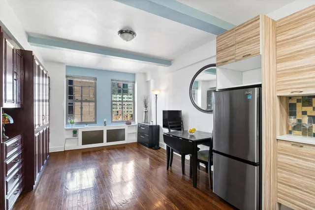 $2,750 | 320 East 42nd Street, Unit 1402 | Murray Hill