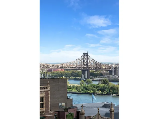 $2,750 | 320 East 42nd Street, Unit 1402 | Murray Hill