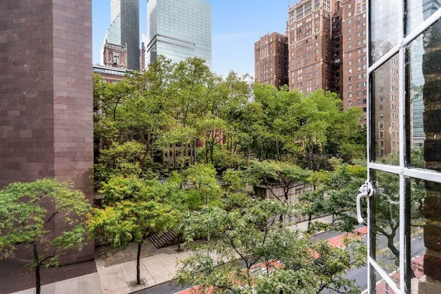 $2,750 | 320 East 42nd Street, Unit 1402 | Murray Hill
